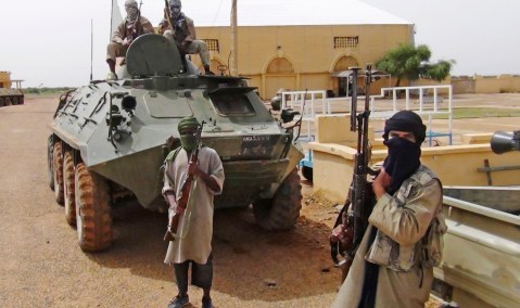 France gives Burkina Faso planes to tackle Mali Islamist threat