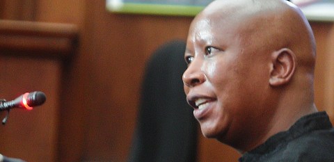 Mwah! Julius Malema demonstrates to court what ‘kiss the boer’ means
