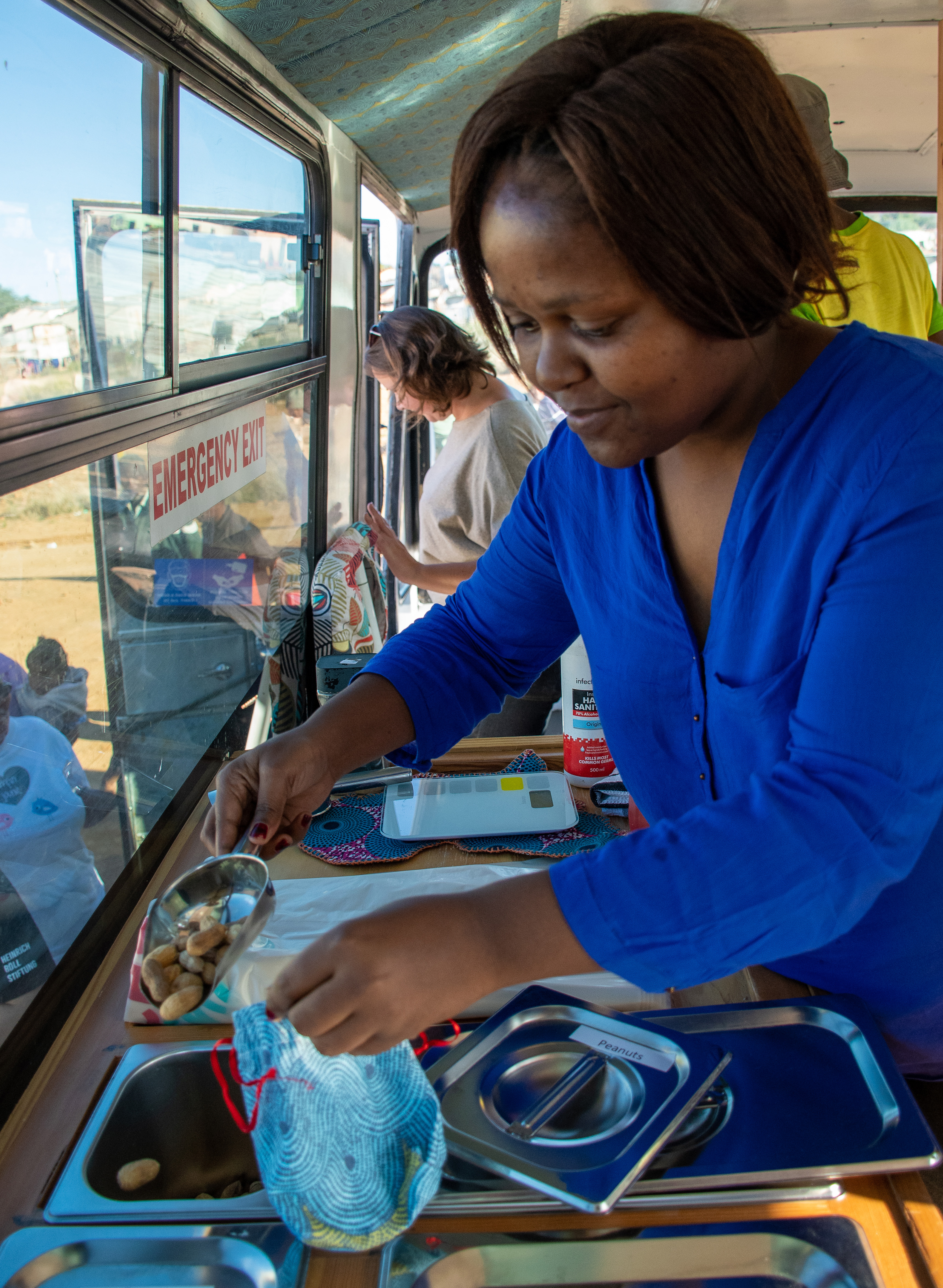 Sanele Msibi, part of the Skhaftin team, demonstrating to the Vrygronde community how the plastic-free grocery store works