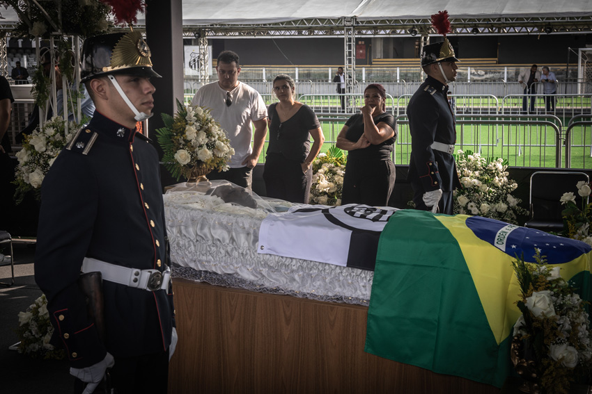 The last goodbye to ‘O Rey’ Edson Arantes do Nascimento Pelé, the most famous Brazilian footballer ever. Considered the best footballer in the world by many people, Pelé, who died at the age of 82, scored over 1,000 goals in his career. © Nicola Zolin, Italy, Shortlist, Professional competition, Sport, Sony World Photography Awards 2023