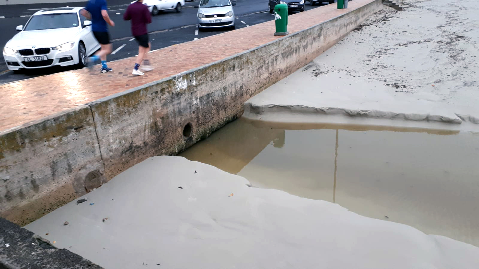 strand sewage spill