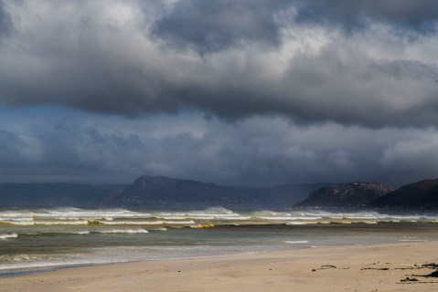 Thousands affected by heavy rains in Western Cape, while some roads snowed over